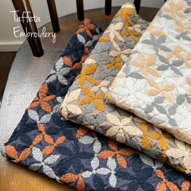 【期間限定50％OFF!!!】 Peタフタ 3色交互刺繍 エンブロイダリー 生地 10cm単位 刺繍 生地 花柄