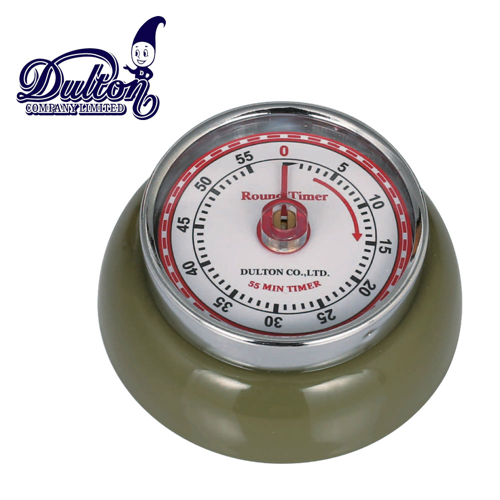 タイマーをセットする時のひと手間、ジリリリというタイマー音、スチールならではの心地良い重み。ひんやりするけれど温かみあるタイマーは、人間味を感じます。 デジタル全盛の今だからこそ、“手で回す”喜びを。 アメリカンダイナーの空気をまとった、本物のクラシックデザイン。 メタルノブをひねる感触、視認性の良いアナログ目盛り、存在感のあるレトロカラー。 DULTONらしい遊び心と、アメリカン・クラシックの武骨さを兼ね備えたColor Kitchen Timer DT-100-189OV は、キッチンだけでなく、ガレージやワークスペースにも馴染む「モノ」としての魅力が光ります。 タイマーは最大55分までで、短い時間をセットする際はまず55分までダイヤルを回し、その後セットしたい時間までダイヤルを戻せばOK! ゼンマイ式キッチンタイマーは構造上、セットした時間より数十秒前にタイマーが鳴る場合がございます。 ただのキッチンツールではなく、“置いておきたくなる”存在感を持つアナログタイマー。 DULTON Color Kitchen Timer DT-100-189OV はアメリカン・クラシックへの憧れを毎日の暮らしでさりげなく満たしてくれる一本です。 電池不要。 DULTON（ダルトン）のアナログタイマー100-189OVは送料無料。メール便でのお届け。 【仕様】 ・ブランド：DULTON（ダルトン） ・品番：DT-100-189OV ・タイプ：アナログキッチンタイマー ・背面マグネット付き ・最大計測時間：〜55分 ・サイズ：H30×φ70mm ・素材：スチール、ポリカーボネート　