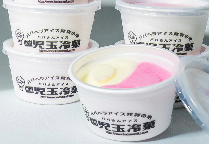 秋田では親しみを込めて、おばあさんのことを「ババ」と呼んでいます。 ババがヘラでアイスを盛りつけることから、児玉冷菓のババヘラアイスと名付けられました。 現在では、お祭りやイベントで売り子さん（おばあちゃん・ババ）がアイスクリームを盛る形で、秋田の夏の風物詩になっています。 こちらが売り子さんがアイスを売っている様子。 秋田の夏の風物詩です。 ご自宅で秋田の夏を感じて下さい♪ ※こちらの商品は発送に約1週間をいただきます。 　（前払いのお客様は、ご入金が確認出来てから（ご注文確定後）約1週間の発送となります。 　何卒ご了承下さい。