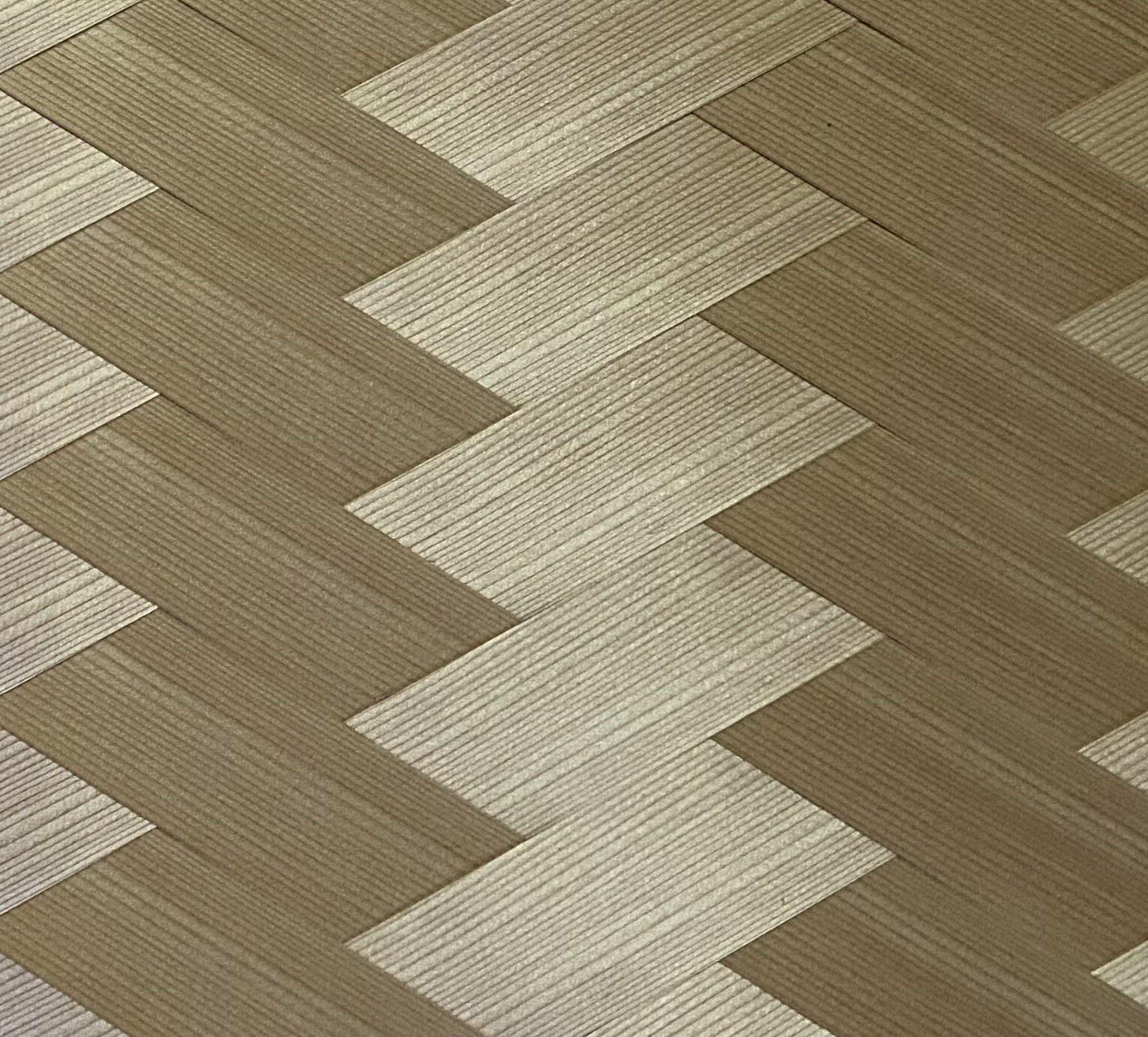 《 受注生産品 》【 秋田杉柾 厚貼矢羽根目透網代(赤)裏桟付【 関西間 】 サイズ 縦 3940mm × 横 470mm × 厚5.5mm 】 網代 アジロ 網代合板 秋田杉 天井板 ベニヤ 直販 源平 天井板 天井材 杉 天井 和室 網代 市松模様 天井 数寄屋造り 茶室 高樹齢 高齢樹 AJIRO