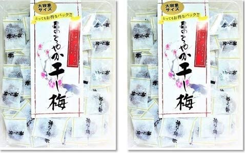 大容量サイズ500g×2袋のお買い得パックです！ 種なしでお子様やお年寄りでも食べやすいやわらかい食感。 ほんのり甘くほんのり酸っぱい、くせになるおいしさです。 食べ出したら止まりません！ ホテルや旅館のお茶請けとしてお馴染みのあの干し梅を、 個包装で持ち運びしやすく、携帯サイズでいつでもお楽しみいただけます。 発売以来2000万袋を売り上げ、 多くの方に愛された『まろやか干し梅』が大容量パッケージで新登場！ 製造者：株式会社ハッピーカンパニー 賞味期限：製造日より300日 原産国：中国 原材料：梅(中国)、食塩、砂糖、果糖ぶどう糖液糖、酸味料(クエン酸)、 甘味料（アスパルテーム・Lフェニルアラニン化合物)、調味料(アミノ酸等)