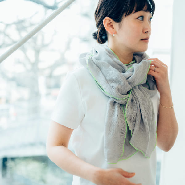 AKOMEYA TOKYO/ 風とおす かやふちどりショール 銀ねず×黄色/つるばみ×ピンク/藤×桜