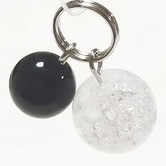 クラック水晶 ブラックオニキス カニカン付 天然石チャーム ペンダントトップ 天然石 パワーストーン ストラップ バッグチャーム キーホルダー スマホアクセサリ...