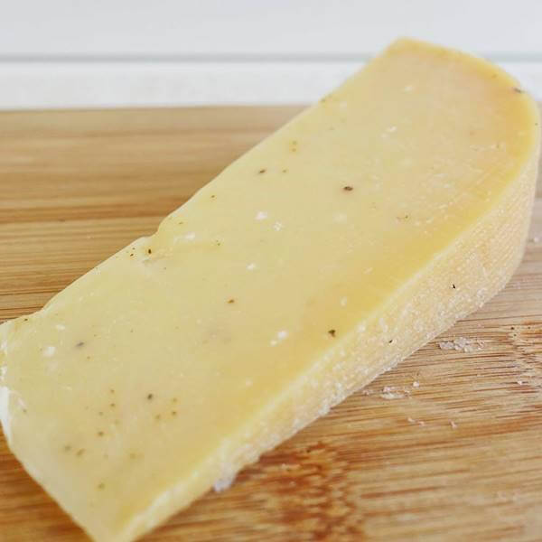 ランダナ ゴーダ トリュフ カット 約720g前後 オランダ産ゴーダチーズ ナチュラルチーズ クール便発送 Landana Gouda Cheese