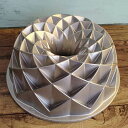 ノルディックウエア ジュビリー バントパン ケーキ型 メタリック Nordic Ware Jubilee Bundt Pan, Metallic メタリック色又はゴールド色のお届けとなります(3)