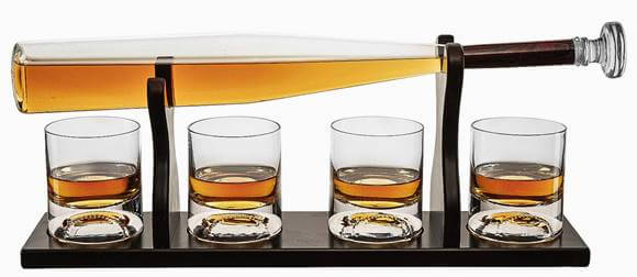 Baseball Bat Whiskey Decanter and 4 Baseball Whiskey Glasses Baseball Decanter Made For Whiskey, Spirits Decanter Set - Baseball Bat Decanter with A Bat Decanter, Limited Edition The Wine Savant 容量：約 750ml サイズ：約55×30×17cm 重量：約4kg デカンタ容器：ガラス製 備考 水ですすぐぎ洗いして下さい。食洗器はお使い頂けません。 熱い物は入れないで下さい。 アメリカ製品となり、多少の傷はメーカーでは良品となります。 ＜関連ワード＞ デキャンタ フィレンツェ デカンタ デキャンタージュ デカンター ワイン サーバー スタンド キャンティ ワインバー スパークリング ワインセラー wine glass ピッチャー ワイン お酒グッズ ガラス容器　インテリア バーボン ウォッカ ラム酒 マウスウォッシュ スコッチ ガラス瓶 ワインサーバー ディスペンサー リキュール ワイングッズ アルコール 果実酒 醸造 日本酒 焼酎 ガラス容器 バーボン ウォッカ ラム酒 スコッチ 大人逸品 母の日 父の日 敬老の日 プレゼント 景品 新築お祝い 結婚お祝い ハロウィンパーティー ホワイトデー クリスマスプレゼント プレゼントデカンタ デキャンター ディスペンサー サーバー ディキャンタ Baseball Bat Decanter 野球 バット ベースボール バーボン ウイスキー ウオッカ ワイン ディスペンサーやインテリア雑貨でもOK！プレゼントにも！ 2