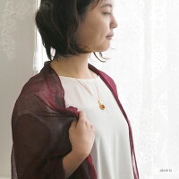 琥珀こはくのゴールドネックレス
