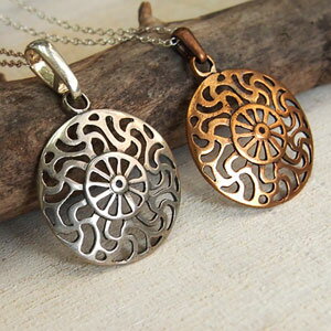 【ネックレス・ペンダント】バルト族の　ギフト【bl0007】北欧雑貨・ヨーロッパのインディアン【説明カード付き】【ゆうパケット（追跡可能メール便）】ラッピング　メンズ　大きめ　シルバー