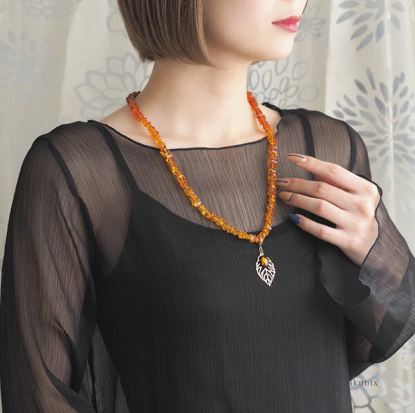 【天然琥珀】グラデーションとカメオのネックレス【送料無料】【ポーチ付】【j537】【5ツ星】【厚ゆうパケット（追跡可能メール便）】パワーストーン　天然石　お守り　こはく　アクセサリー　ギフト　ラッピング　プレゼント　ペンダント　ジュエリー