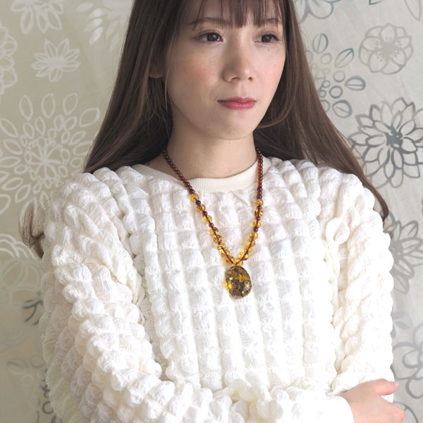 【天然琥珀アンバーネックレス】1点ものアンティ...の紹介画像2