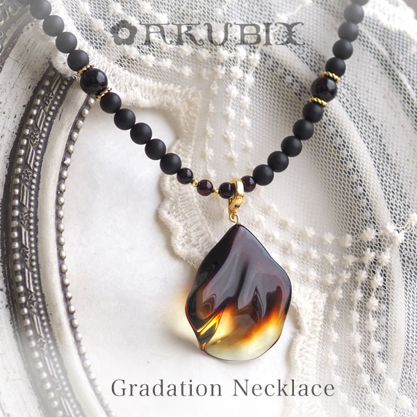 乐天商城 - 【バルト海の琥珀】マットブラック琥珀ネックレス【送料無料】【ケース付】【j945】【Sランク】 パワーストーン　天然石　ジュエリー　ラッピング　こはく　ギフト　ペンダント　誕生日　贈り物　amber