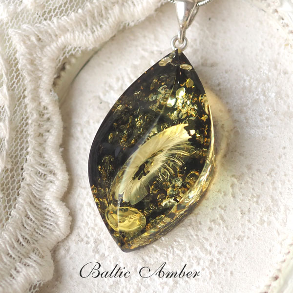 【バルト海の琥珀】1点ものグリーンアンバーペンダント【送料無料】【ケース付】【st0644】【Sランク】天然石 パワーストーン Silver925 ルース こは...