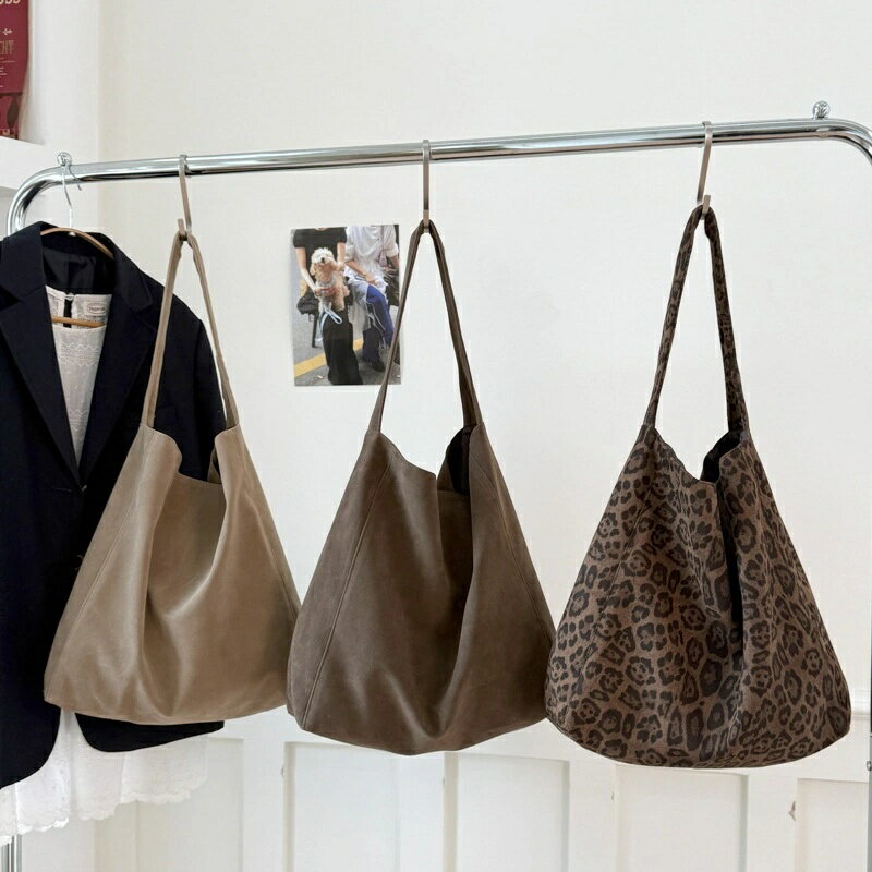 初秋 新作 デザイン ショルダーバッグ ウール 生地 トートバッグ おしゃれ 個性 シンプル レディースバッグ 20代 30代 可愛