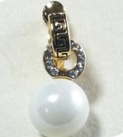 【メール便対応】ゴールドトーンイミテーションパールデザインイヤリング/真珠・人工パール