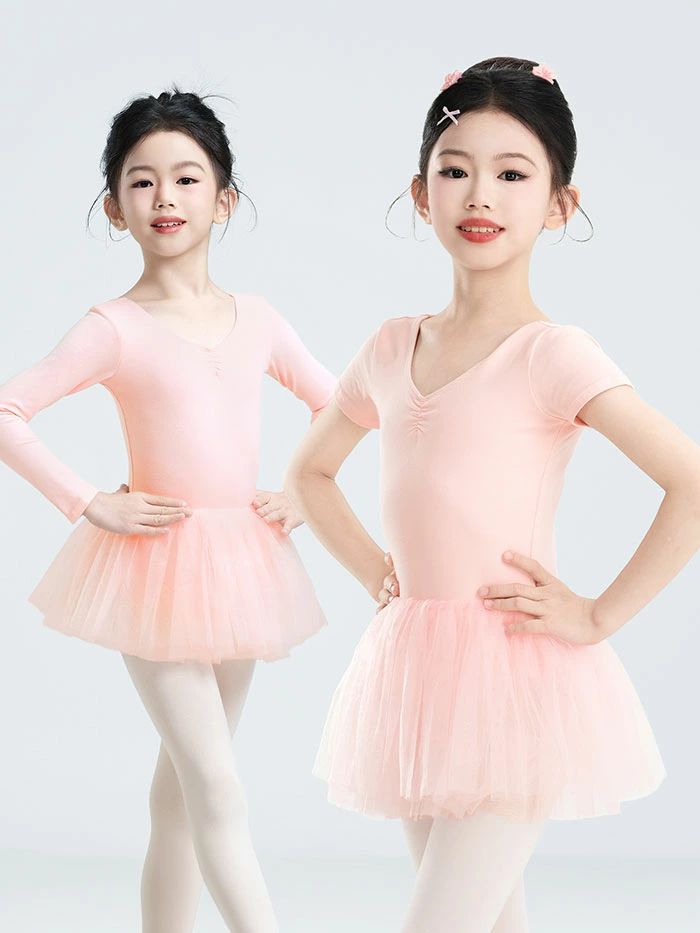 BorderColor="#FFFFFF"> 商品 バレエ レオタード 子供 サイズ 身長により、サイズをご選択ください。 商品内容 スカート付きレオタード 素材 ポリエステル ■ご購入前に必ずお読みください 【色?サイズについて】 ?寸法はスタッフが商品を平置きにし、外側から採寸したサイズです。 メジャーでの採寸のため、多少の誤差がある場合がございますがご了承ください 。 ?商品写真はできる限り実物の色に近づけるよう徹底しておりますが、 お使いのモニター設定、お部屋の照明等により実際の商品と色味が異なる場合がございます。 【商品について】 ?生地を織る際に糸の継ぎ目や多少のほつれ等が生じる場合がございますが品質上の問題はございませんのでご了承ください。 ?生地のカッティングにより画像と異なる場合がございます。 同商品、同色におきましても色(染料)やロットによって伸縮性?伸び率、裁断上ずれなどが生じてしまう現象があります。 【商品の取扱いについて】 ?お手元に届いた商品は必ず袋から取り出し、なるべく密閉は避け風通しの良い場所で保管して頂くようお願い致します。 ?漂白剤のご使用はお避けください。 ?商品によってはシワが付きやすく、畳みジワ、折りジワなどが強く出る場合がございます。 ?生地の特性上、匂いが強く感じられるものもございます。数日のご使用や陰干しなどでほとんど感じられなくなります。 【◆ ご了承いただきたいこと◆】 商品によっては、メーカー終売（廃盤）や欠品等により、ご希望の商品をご用意できない場合、 またはお届けが遅れる場合がございます。 その際、当方よりメールにてご連絡を差し上げま すが、あらかじめご了承下さいますようお願い致します。 　以上を、ご了承の上お買い求め下さいませ。 ? メーカー希望小売価格はメーカーカタログに基づいて掲載しています商品 バレエ レオタード 子供 サイズ 身長により、サイズをご選択ください。 商品内容 スカート付きレオタード 素材 ポリエステル ■ご購入前に必ずお読みください 【色?サイズについて】 ?寸法はスタッフが商品を平置きにし、外側から採寸したサイズです。 メジャーでの採寸のため、多少の誤差がある場合がございますがご了承ください 。 ?商品写真はできる限り実物の色に近づけるよう徹底しておりますが、 お使いのモニター設定、お部屋の照明等により実際の商品と色味が異なる場合がございます。 【商品について】 ?生地を織る際に糸の継ぎ目や多少のほつれ等が生じる場合がございますが品質上の問題はございませんのでご了承ください。 ?生地のカッティングにより画像と異なる場合がございます。 同商品、同色におきましても色(染料)やロットによって伸縮性?伸び率、裁断上ずれなどが生じてしまう現象があります。 【商品の取扱いについて】 ?お手元に届いた商品は必ず袋から取り出し、なるべく密閉は避け風通しの良い場所で保管して頂くようお願い致します。 ?漂白剤のご使用はお避けください。 ?商品によってはシワが付きやすく、畳みジワ、折りジワなどが強く出る場合がございます。 ?生地の特性上、匂いが強く感じられるものもございます。数日のご使用や陰干しなどでほとんど感じられなくなります。 【◆ ご了承いただきたいこと◆】 商品によっては、メーカー終売（廃盤）や欠品等により、ご希望の商品をご用意できない場合、 またはお届けが遅れる場合がございます。 その際、当方よりメールにてご連絡を差し上げま すが、あらかじめご了承下さいますようお願い致します。 　以上を、ご了承の上お買い求め下さいませ。