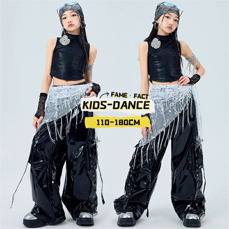 Rakuten - キッズ ダンス衣装 セットアップ 女の子 ダンス服 ブラック シャツ 袖なし トップス へそ出し 肩出し ワイドパンツ レザー風 光沢感 ダンスウエア ステージ衣装 子供服 発表会 Y2K チアガール ジャズ KPOP ヒップホップ 舞台衣装 ガールズ ストリート JAZZ 練習着 普段着
