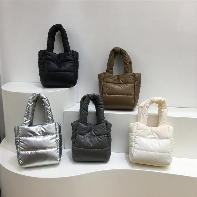 ハンドバッグ ショルダーバッグ レディース バッグ かばん 鞄 肩掛け クロスボディバッグ スクエアバッグ 斜め掛け ちょうどいいサイズ 便利 小さめ シンプル 通勤 通学 ショッピング オフィス お出かけ デート 旅行 ミニ バック おしゃれ 手提げ