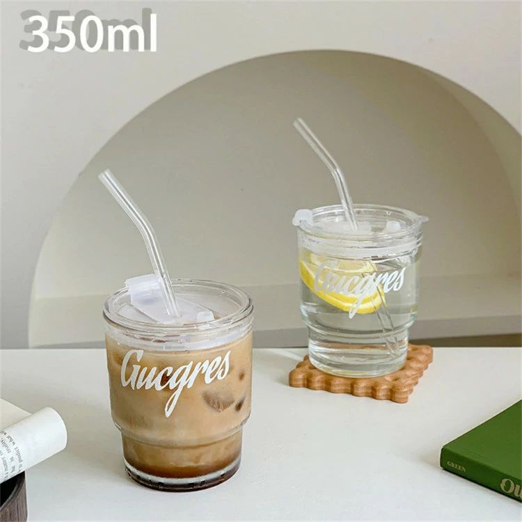 Rakuten - 【送料無料】ガラスタンブラー タンブラー ガラス製 350ml グラス 耐熱ガラス ガラスコップ ストロー 耐熱 蓋付きタンブラー ふた付き フタ付き 軽量 コンパクト ティーボトル ドリンク アイス珈琲 夏 ガラス製 プリント おしゃれ　かわいい