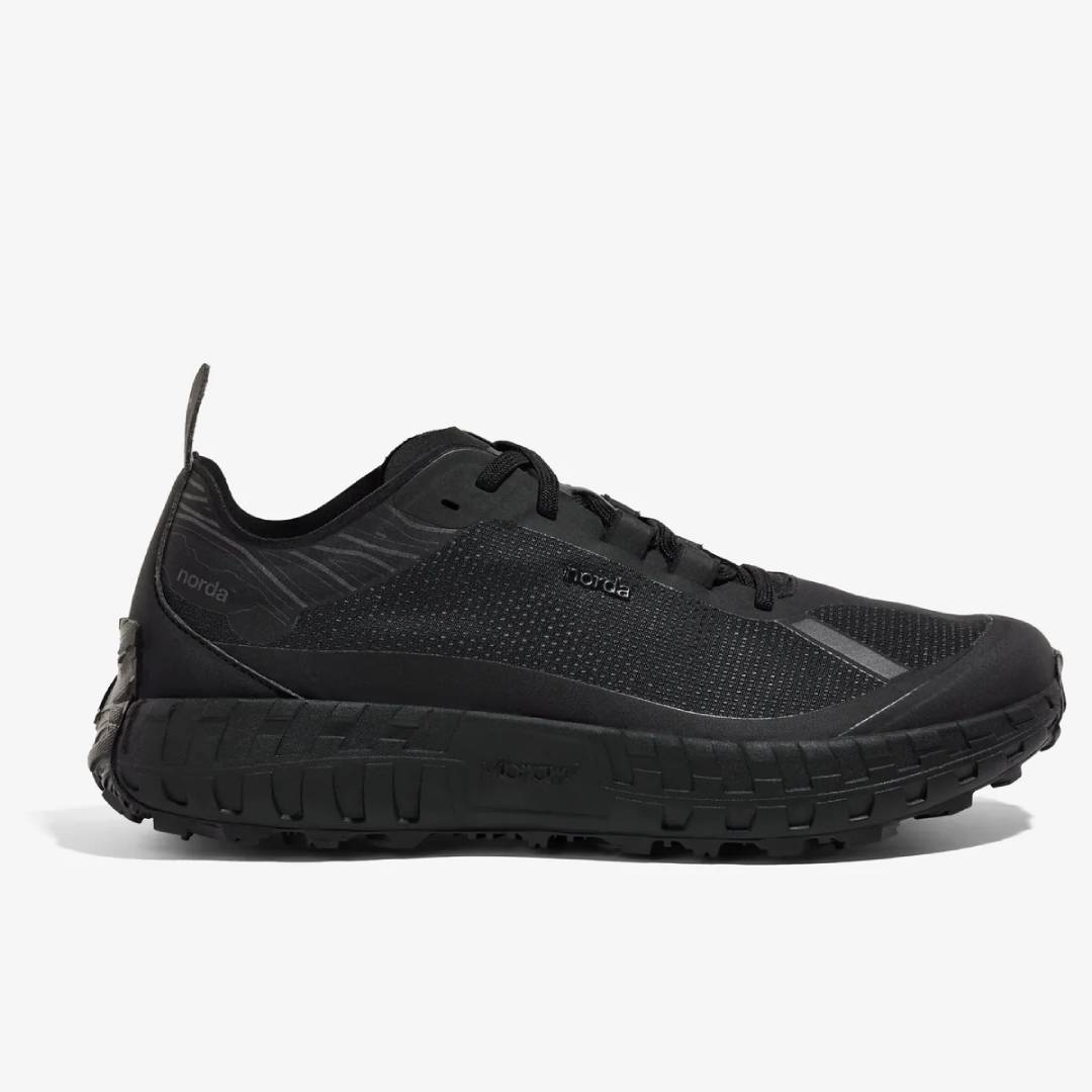 NORDA ノルダ 001 カラー Stealth Black トレイルランニング norda シューズ　正規品