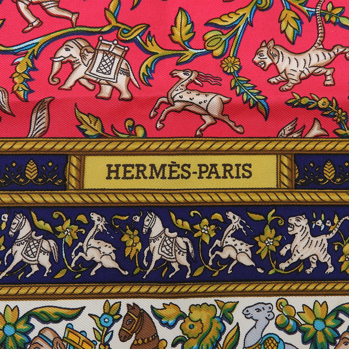 ALAMODEのHERMES(エルメス) CHASSE EN INDE インドの狩猟 カレ90 レッド赤 ブルー青 マルチカラー シルク スカーフ 大判スカーフ ストール ファッション小物 レディース 40802195069【中古】【アラモード】｜アングル3