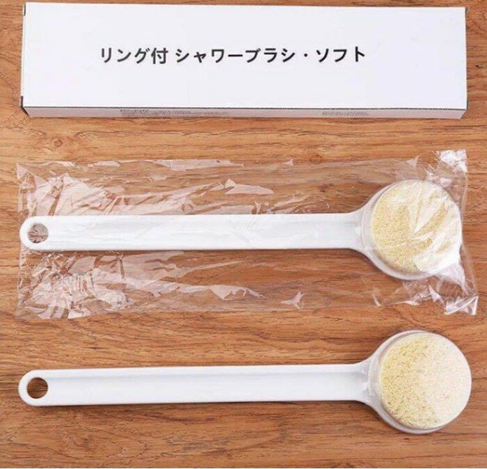 ALASショップのボディブラシ ボディーブラシ 背中 柔らか ロング 長い 極細 極細毛 お風呂 背中ニキビ 防止 ニキビ ケア ソフト ブラシ バスグッズ マッサージ ホワイト 柔らかい 固め 硬め｜アングル2