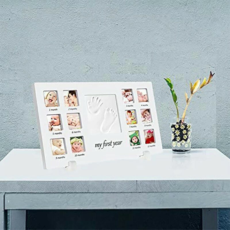 ALASショップの新生児ベビーフレーム 手形 足形 フォトフレーム 赤ちゃん 手形 粘土 12枚写真立て 赤ちゃん手形記念品 手形足形キット ハンドプリント＆フットプリントフレームキット 安全な非毒性粘土 木製フレーム 卓上壁掛両用 出産祝いの用品に最適です｜アングル2