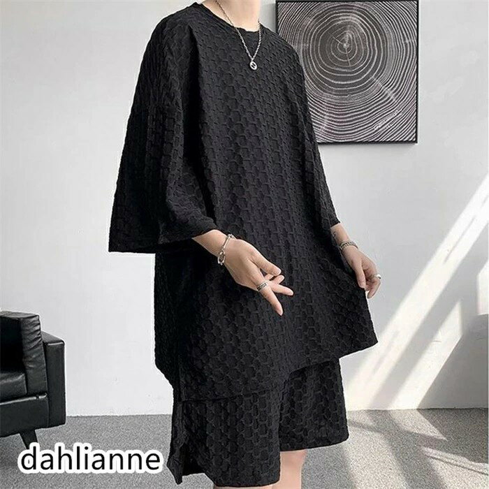 名：メンズ上下セット（春夏用） ■ 素材：ポリエステル ■ サイズ：M-3XL treflestoreの人気検索ワード： メンズ　夏用　セットアップ　上下セット　2点セット　半袖　短パンツ　ランニングウェア　ジョギング　Tシャツ　トレーニングウェア　サイズ選択可　スウエット　パンツ　ジャージ　男子用　スポーツウェア　運動　ジャージ　ハーフパンツ　カジュアル　男性　吸汗 速乾 通気　ファッション　柔らかい メンズ　夏用　上下セット　2点セット Tシャツ　パンツ　ジャージ　男子用　スポーツウェア　セットアップ　運動　カジュアル　吸汗 速乾 通気 注意事項 ※写真は実物と同じように撮影されます。撮影中の光とモニターの解像度が異なるため、多少の色の違いは品質上の問題ではございませんので、予めご了承ください。 ※お問い合わせとメールを承りますので、質問や苦情を相談して有効に解決しましょう。必ず責任を持って最後までご対応致します。勝手に悪いレビューをしないでお願い致します。 ※環境配慮と迅速なお届けのため、簡易包装で発送しております。運送事故により箱が潰れる可能性がございます。万が一不具合やご不明点がございましたら、どうぞお気軽にご連絡ください。誠意をもって対応させていただきます。 ※配送または仕入状況により商品の箱に凹み、スレ等がある場合がございます。輸入品の為、多少の汚れ、スレがある場合がございます。(製品の動作に問題ございません。)パッケージ不良による交換返品は対応出来かねますので、ご了承をお願いします。 ※手動測定による1~2cmの誤差を許容してください。ご理解いただきありがとうございます ※取り扱い上のご注意をよくお読みの上ご使用下さい。