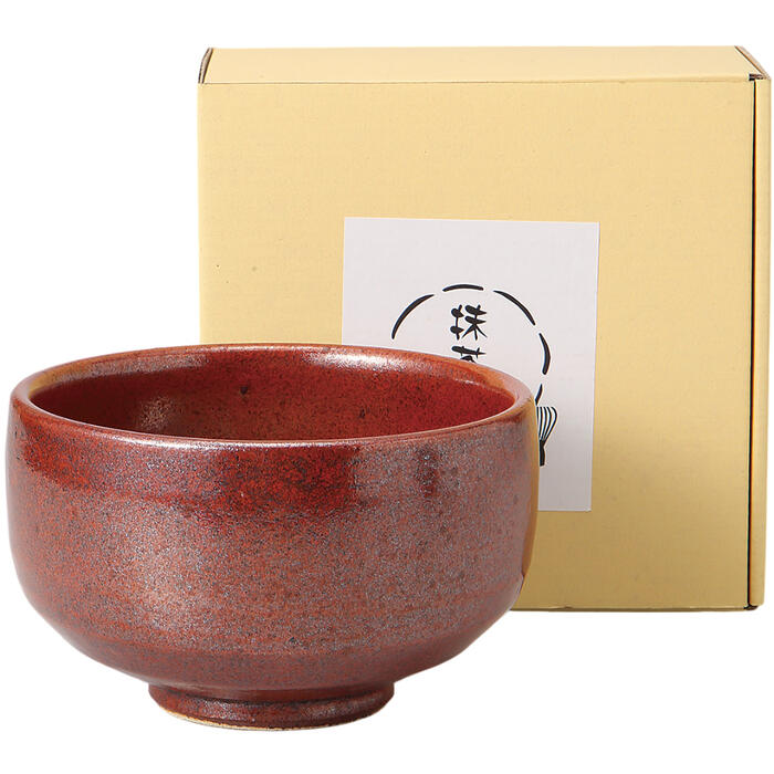 赤津焼の抹茶碗は、日本の伝統と美を体現する逸品です。赤錆の色合いが特徴的で、茶道の場に深みを与えます。日本製の陶器で、初心者の稽古やお茶会に最適です。お洒落でかわいいデザインは、お家カフェやギフトにもぴったり。国産の品質が保証されており、贈り物としても喜ばれることでしょう。抹茶を楽しむひとときを、特別なものに変えるこの抹茶碗で、心豊かな時間をお過ごしください。＜商品内容・サイズ（W×D×Hcm）＞抹茶碗×1／12×12×8cm陶器瀬戸焼14×14.7×8.5cm350g＜付属品＞-＜備考＞【商品の在庫数について】弊社の他店舗との併売により在庫数は常に増減しており、表示の在庫数は実数値では無い場合がございます。ご購入・ご注文確定後に欠品・完売が生ずる場合がございます。欠品・完売が生じた場合は速やかにメールにてご連絡を致しますので、予めご了承の上、ご注文いただきますようお願い申し上げます。