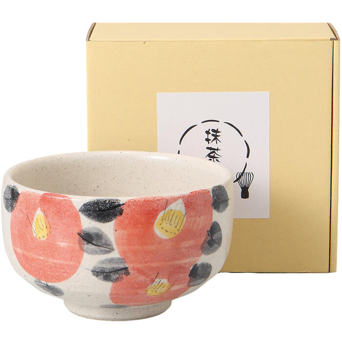 赤津焼の抹茶碗は、日本の伝統的な陶器技術を用いて作られた美しい茶道具です。赤椿のデザインが施されたこの抹茶碗は、見た目にも華やかで、お茶会やお家カフェでの使用に最適です。初心者の方の稽古や練習用としても適しており、贈り物としても喜ばれることでしょう。日本製の品質と国産の安心感を兼ね備えたこの器は、日常のひとときを特別なものに変えてくれます。＜商品内容・サイズ（W×D×Hcm）＞抹茶碗×1／12×12×8cm陶器瀬戸焼14×14.7×8.5cm350g＜付属品＞-＜備考＞【商品の在庫数について】弊社の他店舗との併売により在庫数は常に増減しており、表示の在庫数は実数値では無い場合がございます。ご購入・ご注文確定後に欠品・完売が生ずる場合がございます。欠品・完売が生じた場合は速やかにメールにてご連絡を致しますので、予めご了承の上、ご注文いただきますようお願い申し上げます。