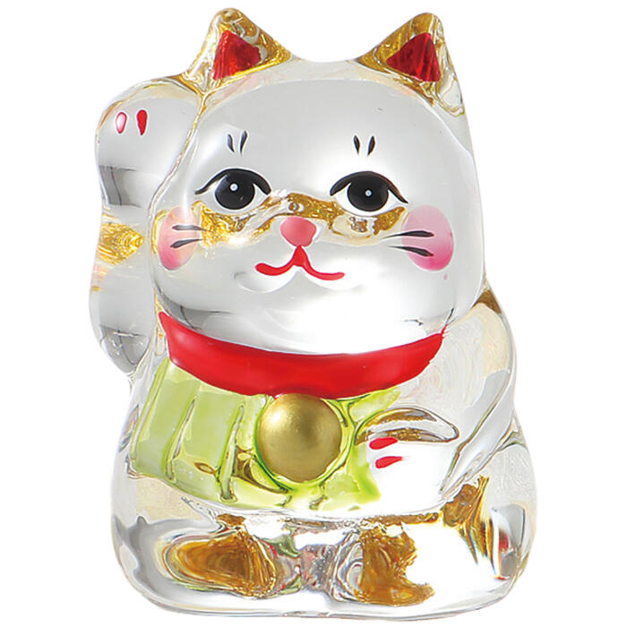 金彩硝子 招猫(E-1)は、風水の要素を取り入れたガラス製の置物で、開運を願う方に最適です。このかわいらしい招き猫は、金色の彩りが施されており、インテリアとしてもおしゃれなアクセントになります。手のひらサイズで、どんな空間にも調和しやすく、リビングやオフィスに置くことで、心地よい雰囲気を演出します。美しいデザインと細部へのこだわりが、見る人に幸福感をもたらします。＜商品内容・サイズ（W×D×Hcm）＞猫×1／3×3.5×5cm硝子中国製7×5×5cm110g＜付属品＞付属品：白紙台＜備考＞底部に金の着彩をすることで置物全体が輝いて見えます。又、見る角度によっての変化も楽しめます。【商品の在庫数について】弊社の他店舗との併売により在庫数は常に増減しており、表示の在庫数は実数値では無い場合がございます。ご購入・ご注文確定後に欠品・完売が生ずる場合がございます。欠品・完売が生じた場合は速やかにメールにてご連絡を致しますので、予めご了承の上、ご注文いただきますようお願い申し上げます。