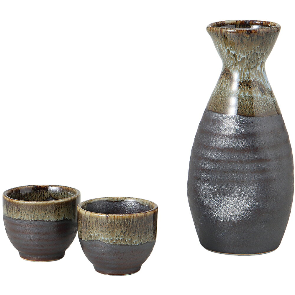 酒器セット 徳利 おちょこ セットは、鉄結晶の美しいデザインが特徴の日本酒用の酒器です。このセットは、冷酒や熱燗を楽しむために最適で、特別なひとときを演出します。おしゃれな外観は、贈答品やプレゼントとしても喜ばれることでしょう。還暦祝いなどの特別な機会にもぴったりです。プラスチックではなく、質感と重厚感が感じられる素材で作られており、長く愛用できる逸品です。＜商品内容・サイズ（W×D×Hcm）＞徳利×1／7.3×16cm・320cc、ぐい呑×2／5.5×4.4cm・60cc磁器美濃焼19.2×14×8.7cm450g＜付属品＞-＜備考＞【商品の在庫数について】弊社の他店舗との併売により在庫数は常に増減しており、表示の在庫数は実数値では無い場合がございます。ご購入・ご注文確定後に欠品・完売が生ずる場合がございます。欠品・完売が生じた場合は速やかにメールにてご連絡を致しますので、予めご了承の上、ご注文いただきますようお願い申し上げます。