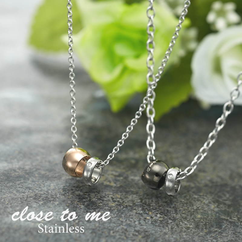 ペアネックレス 大人 ステンレス　刻印 close to me sn11-041-042 ブランド ネックレス ペンダント サージカルステンレス316L 金属アレルギーフリー ペア ペアルック 彼氏 彼女 誕生日 ギフト 　お返し カップル お揃い プレゼント