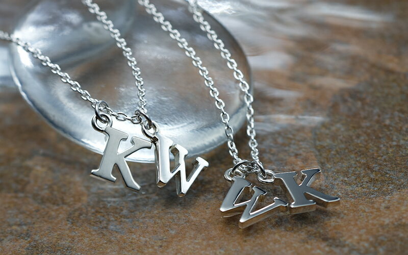 イニシャル ペアネックレス 大人 FISS-INITIAL-CHARM-PEANEC (FISS-MSD) イニシャルネックレス ペンダント ペア ペアルック ...