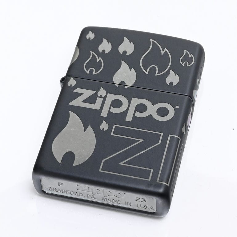 エントリー買いまわり最大23倍!25日限定 ZIPPO ジッポー ライター ジッポ ZIPPO DESIGN マットブラック×シルバー 48908 喫煙具 煙草...