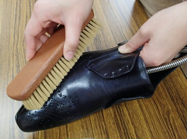 M.Mowbray Mモウブレイ「プロ・ホワイトブラシ」革靴のお手入れに。スムースレザー用ツヤ出し・仕上げブラシ　モウブレイ　シューケア　靴磨き　モウブレー　mモウブレイ　エムモウブレイ