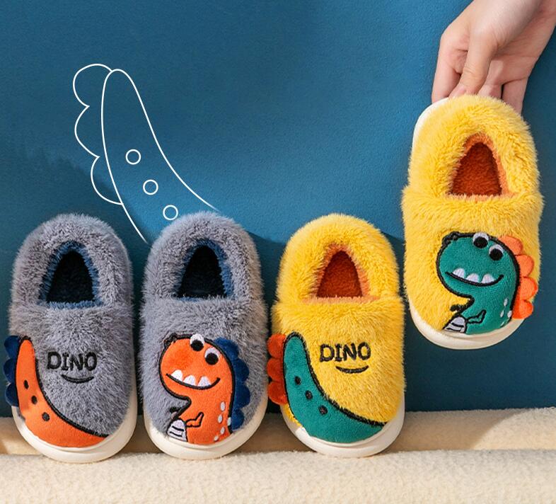 ルームシューズ 恐竜 キッズ 子供用 女の子 男の子　裏起毛 裏ボア 冬ルームシューズ スリッパ スリッポン 室内履き 防寒対策 厚手 暖かい 快適 柔らかい 防滑 滑り止め 可愛い ふわふわ ポンポン キュート 秋冬 寒い日