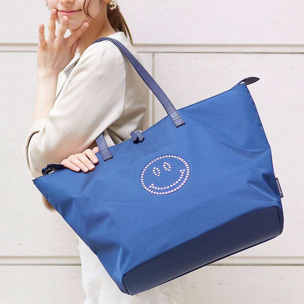 トートバッグ レディース バッグ 旅行バッグ 大きめ 大容量 ファスナー付き ZIP ブランド レディース ナイロン オシャレ かわいい スマイル ニコちゃん 軽い 大人可愛い＜1694-la スマイル サックドプロムナード ZIP付き トートバッグ Lサイズ ナイロン PVC Ver.＞のサムネイル