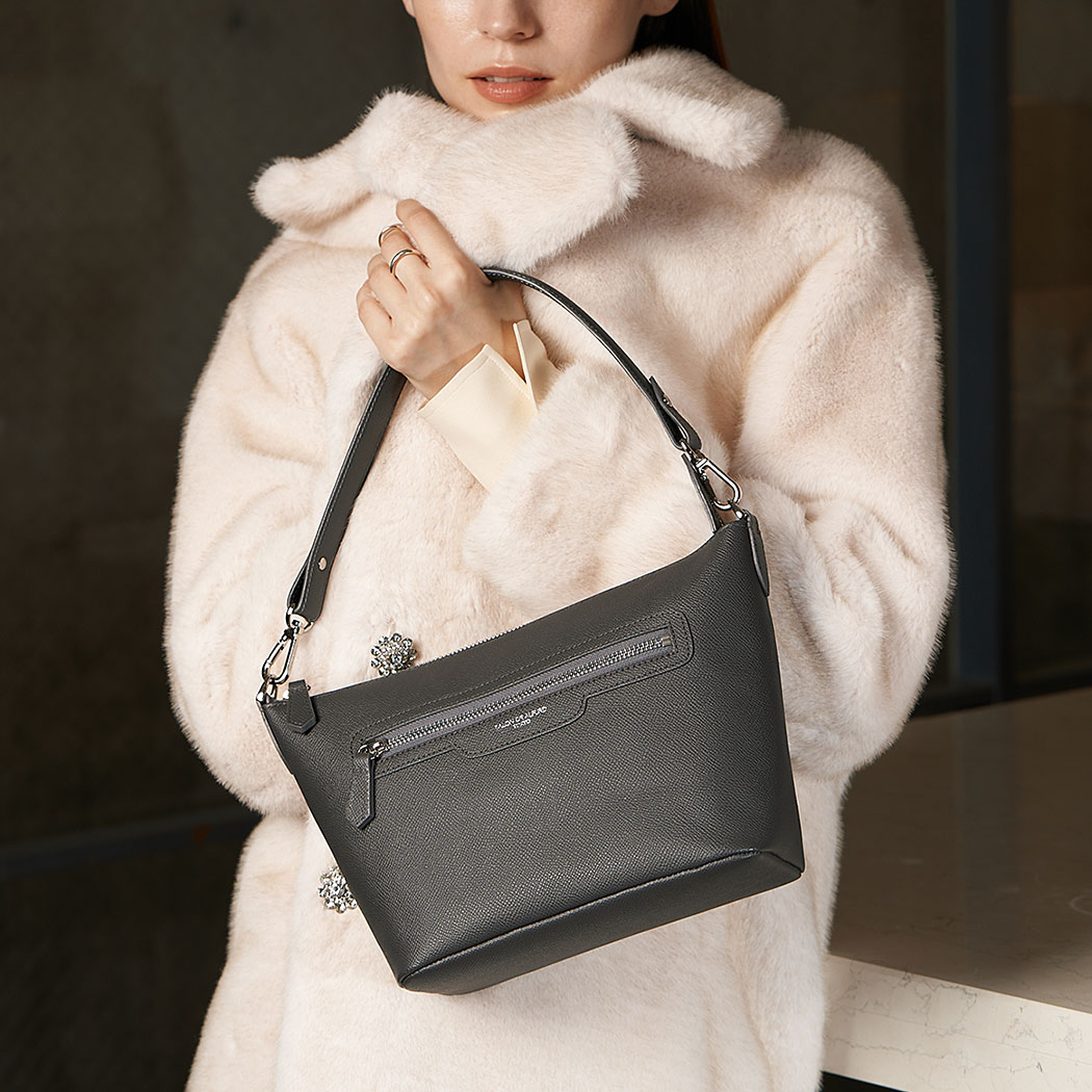 ショルダーバッグ 軽い 2WAY レディース フォーマル 上品 高級 グレインドカーフスキン ドイツ製牛革 上質 レザー 本革 大人可愛い 大人女子 旅行 バッグ 鞄 ロングショルダー 日本製＜キャリー 2WAY ショルダーバッグ 1938-gr＞ クリスマス