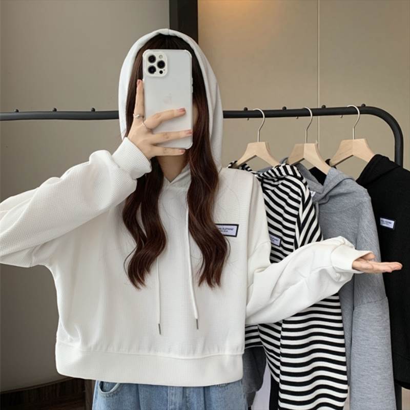 パーカー フーディー トップス カットソー プルオーバー 送料無料 ショート丈 長袖 レディース かわいい 大人可愛い きれいめ 上品 こなれ感 シンプル カジュアル 主役級 存在感 個性的 ラフ 普段使い フリーサイズ ママ 学生 パーカー ブラック ホワイト グレー モノトーン