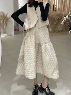 ジャケット アウター キルティング 羽織 上着 羽織 送料無料 前開き ポケット ボタン 半月型 ウェーブ レディース かわいい 大人可愛い きれいめ 上品 こなれ感 シンプル カジュアル 主役級 存在感 個性的 コーデ デート ママ お出かけ ジャケット ブラック アプリコット M