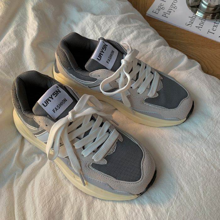 Rakuten - スニーカー 運動靴 シューズ ぺったんこ プラットフォーム 厚底 送料無料 ボリューム 脚長 レディース かわいい 大人可愛い きれいめ 上品 こなれ感 シンプル カジュアル 主役級 存在感 個性的 お出かけ スニーカー ベージュ グレー 23cm 23.5cm スポーティー ラウンドトゥ