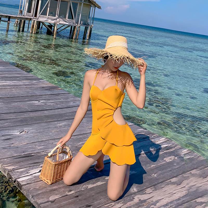 スイムウェア 水着 ワンピース 送料無料 フリル アシンメトリー ホルターネック レディース かわいい 大人可愛い きれいめ 上品 こなれ感 シンプル カジュアル 主役級 存在感 個性的 セクシー 夏 ビーチ プール リゾート ガーリー 海 キュート スイムウェア イエロー M L XL