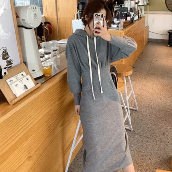 乐天商城 - ワンピース スウェット 膝丈 長袖 ドロップショルダー タイト ストレート 切り替えデザイン ギャザー スリット フード付き ハイウエスト かわいい 大人可愛い シンプル カジュアル 大人 おしゃれ かっこいい 大人女子 こなれ感 ワンピース 無地 灰色 黒 秋 冬 送料無料