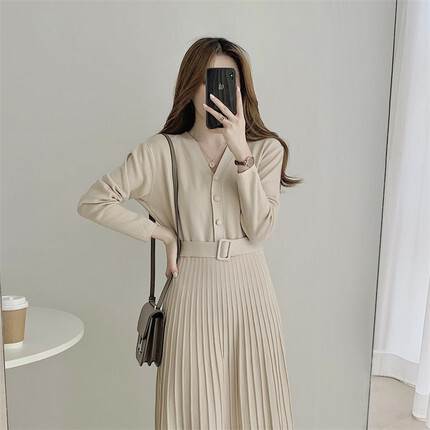 乐天商城 - ワンピース ロング プリーツ ニット ミモレ丈 長袖 Vネック スリム Aライン ベルト ウエストマーク 前開き ボタン かわいい きれいめ シンプル 大人 上品 レトロ 大人可愛い 無地 春 秋 ハイウエスト 脚長 細見え ワンピース アプリコット 黒 カーキ 通勤 デート送料無料