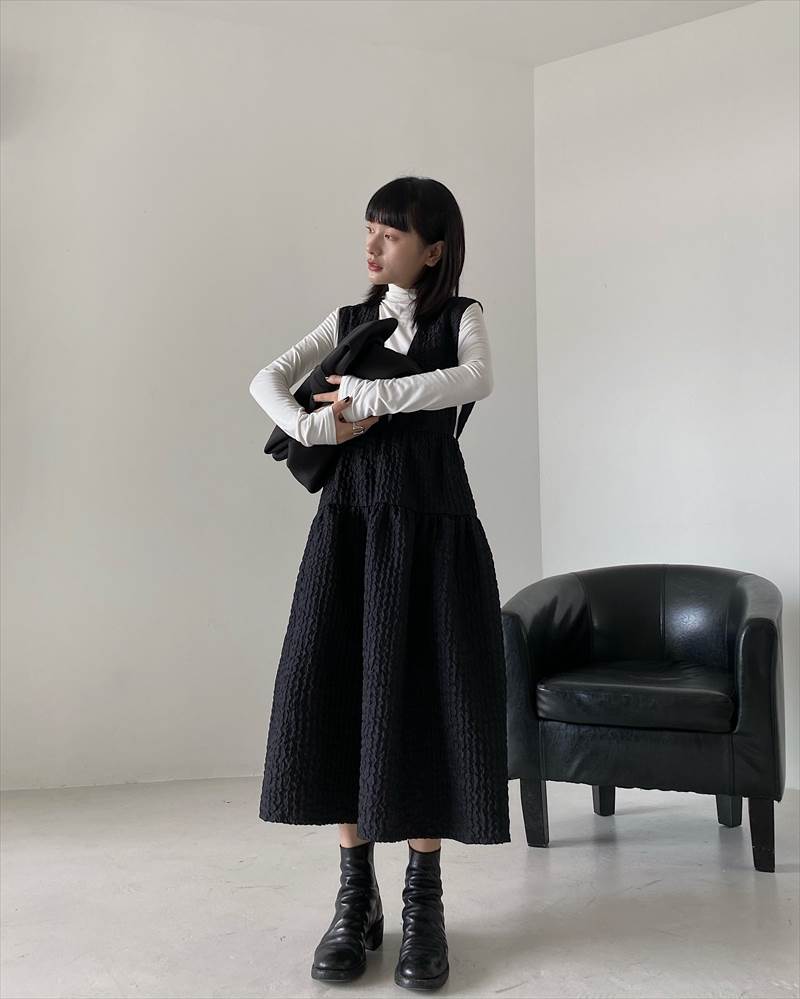 ワンピース サスペンダー ミモレ丈 Aライン もこもこ ハイウエスト 脚長 シフォン 袖なし Vネック 襟なし かわいい シンプル カジュアル おしゃれ レトロ 大人女子 こなれ感 ラフ ラブリー キュート ガーリー ルーズ 個性的 存在感 ワンピース 黒 S M 春 秋 冬 送料無料