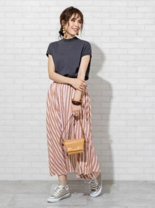 乐天商城 - トップス Tシャツ レギュラー丈 半袖 ボトルネック フレンチスリーブ 送料無料 個性的 大きいサイズ S M L XL 2XL 3XL グレー 白 黒 アプリコット 茶 紫 かわいい 大人可愛い きれいめ シンプル カジュアル 大人 上品 おしゃれ 大人女子 ラフ Tシャツ 無地 春 夏 レディース