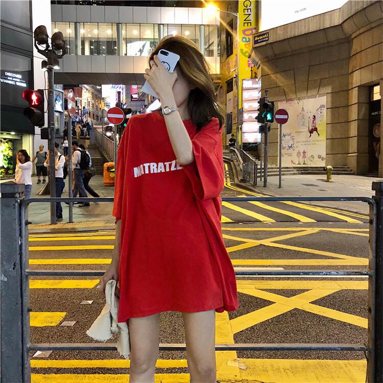乐天商城 - トップス Tシャツ 半袖 ラウンドネック オーバーサイズ ビッグシルエット ワイド ゆったり ゆる 体型カバー 送料無料 個性的 S M L XL 赤 かわいい 大人可愛い シンプル カジュアル 大人 おしゃれ 大人女子 こなれ感 ラフ スポーティー レトロ Tシャツ ロゴ 春 夏 レディース