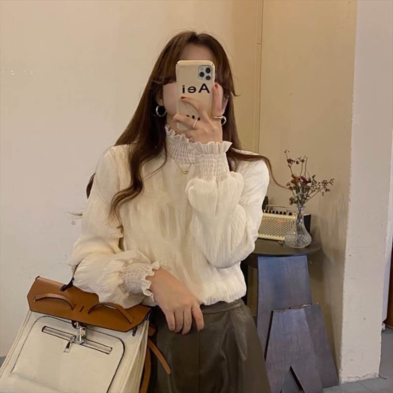 トップス ブラウス レギュラー丈 長袖 ボリューム袖 ハイネック シャーリング ギャザー フリル 伸縮性 送料無料 個性的 大きいサイズ S M L XL 2XL 3XL 4XL 5XL 白 黒 かわいい 大人可愛い きれいめ 大人 上品 おしゃれ 大人女子 こなれ感 ブラウス 無地 春 秋 レディース