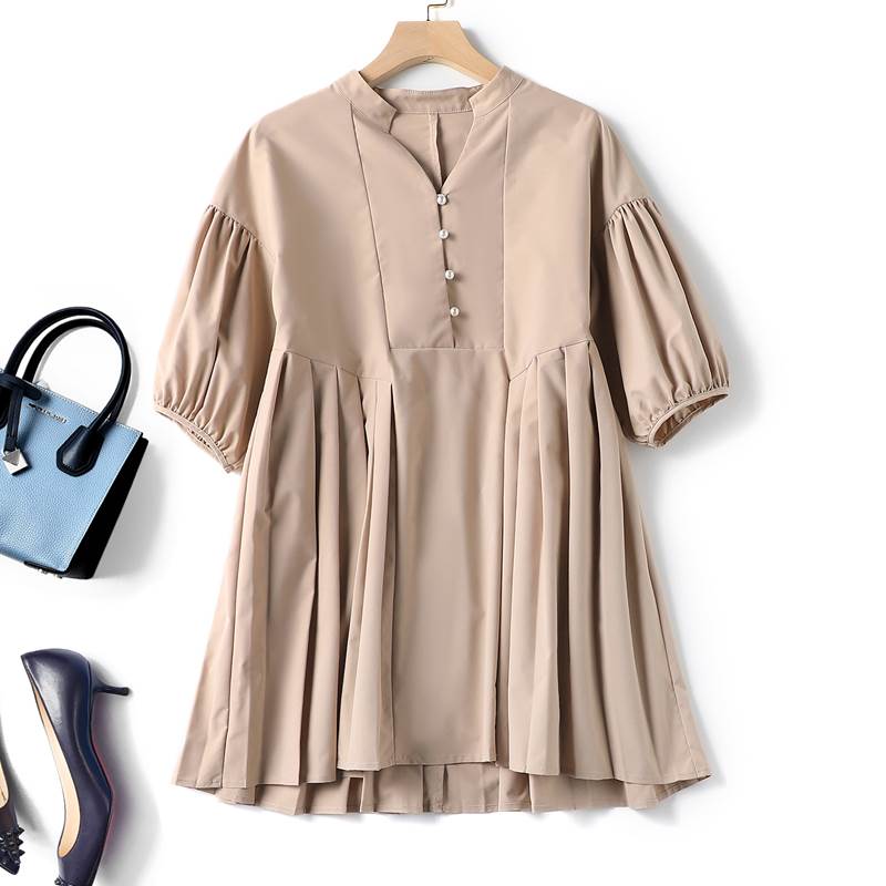 プリーツデザインで大人っぽくエレガントに！存在感のあるパール釦がアクセントになっている高見えブラウスです。色展開 ベージュ ネイビー ブルーサイズ フリーサイズサイズ(cm)/肩幅 52 /バスト 88 /袖丈 22 《商品について》※当シ...