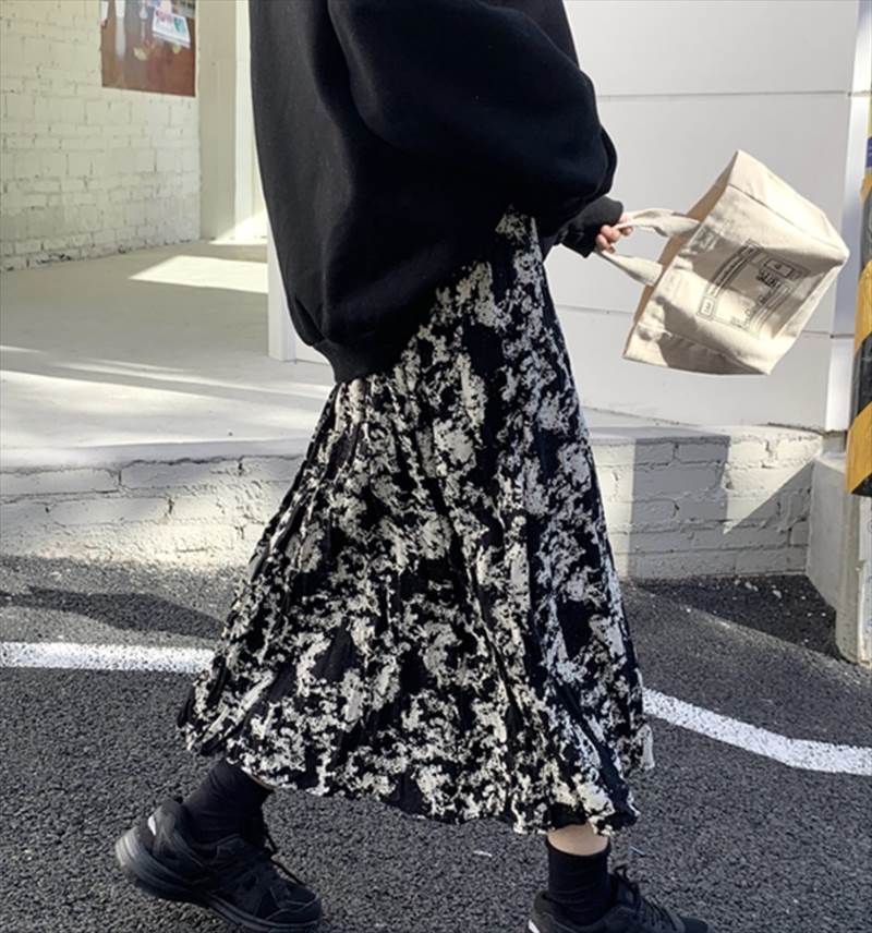 スカート ミモレ丈 ロング丈 送料無料 ハイウエスト 総柄 フレア レディース かわいい 大人可愛い きれいめ 上品 こなれ感 シンプル カジュアル 主役級 存在感 個性的 かっこいい クール ガーリー デート 学生 OL お出かけ コーデ スカート モノトーン フリーサイズ ふんわり